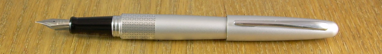 Pilot Metropolitan, in "Zig Zag" silver; there is also a dot grid and a plain band available; I can't say for certain if these minor variations are also found in the Cocoon and MR.